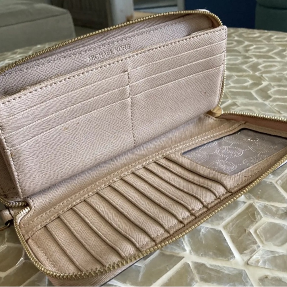 Michael Kors Wristlet  Wallet.NEW. - Picture 5 of 6